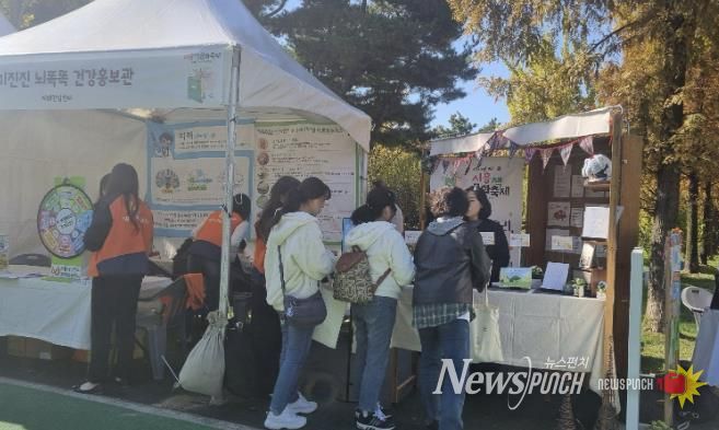 시흥책문화축제서 ‘치매 인식 개선 에세이 전시’ 운영