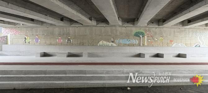 충주시 호암동의 사계, 벽화로 피어나다!