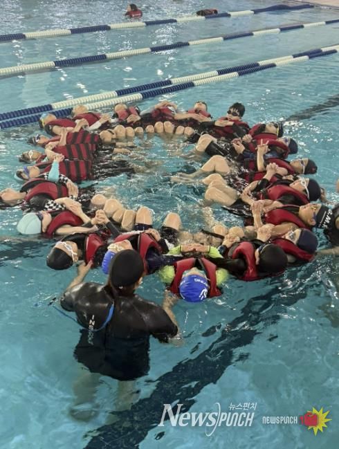 시흥시청소년수련관, 초등학생 대상 ‘K-시흥 생존수영교육’ 성료