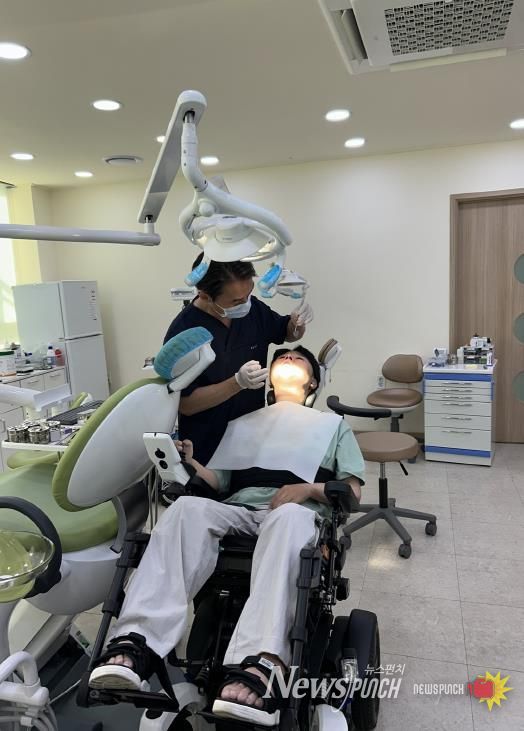 송파구 장애인 치과 진료 모습