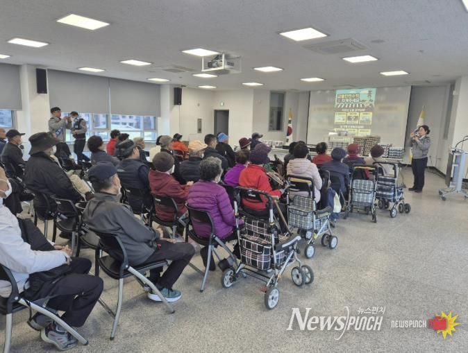 여주시 오학동 지역사회보장협의체, '오학, 나눔을 잇다' 행사에서 여주경찰서 교통과와 함께 교통안전수칙 교육 실시