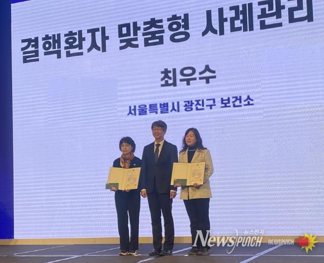 지난 4일, ‘2025년 민간·공공협력 결핵관리사업 평가대회 시상식’에서 ‘최우수상’ 수상 모습