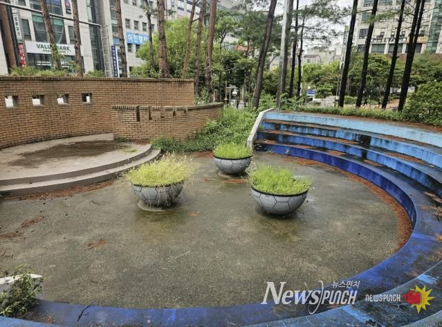 나눔숲 조성 전 영통종합사회복지관 야외 공간