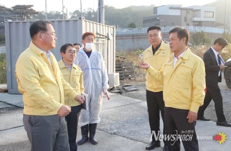 “AI 확산 원천 차단”…이학수 시장·김종훈 경제부지사, 정읍 거점소독시설 점검