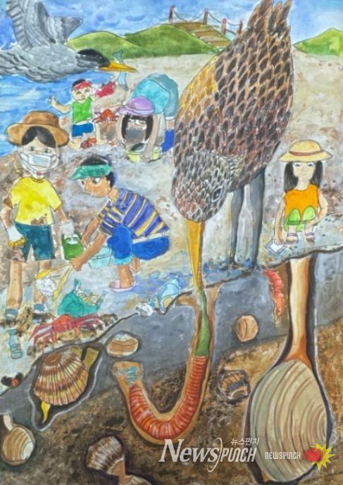 2025 해양생물 콘텐츠 공모전 수상작(해양사랑상(대상) 그림부문 '갯벌생태계를 지키는 우리의 손길')