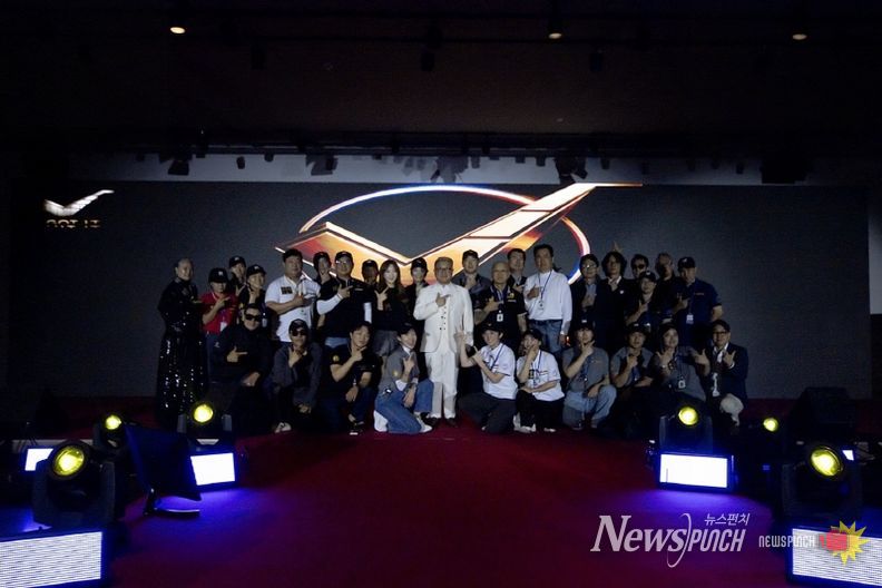 앤디박 의장과 주최인 그랜디엔터테인먼트외 전 스텝진 사진촬영