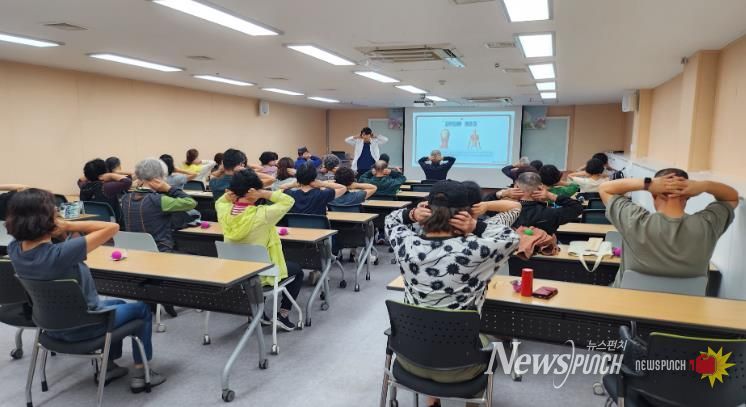 창원시 마산회원도서관,‘같이 걷는 책길 도서관’