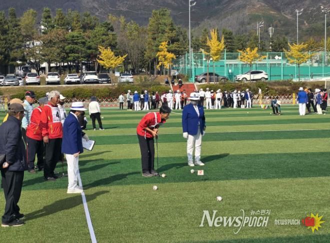 7일 밀양종합운동장 보조경기장에서 열린 제24회 밀양시장기 생활체육 경남게이트볼대회