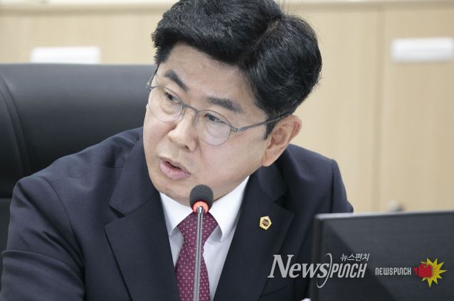 경기도의회 미래과학협력위원회 소속 윤충식 의원(국민의힘, 포천1)