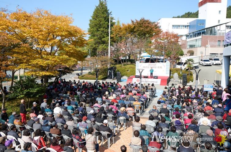 통영시종합사회복지관, 어르신 한마당 축제‘사랑합니데이’성료
