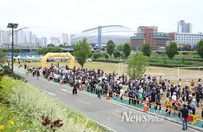 올해 열린 구로 탄소제로 걷기 행사가 진행되는 모습