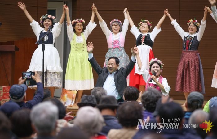 주광덕 남양주시장, ‘퇴계원힐스테이트 건강걷기대회 & 힐링음악회’에 참석해 주민들과 소통 이어가