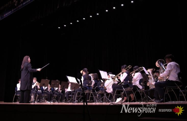 지난 9월 밀양시청소년수련관에서 진행된 ‘하늘사랑교실 지역아동센터의 별빛음악회’