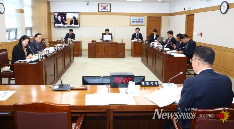 강원특별자치도의회 행정국 행정사무감사 실시