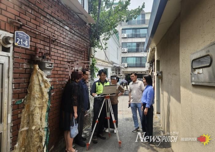 지적재조사측량 및 경계 합의를 위해 현장 설명