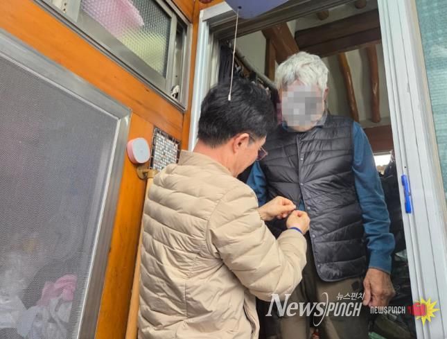 대구 남구, 1인 취약 240가구에 방한조끼 전달