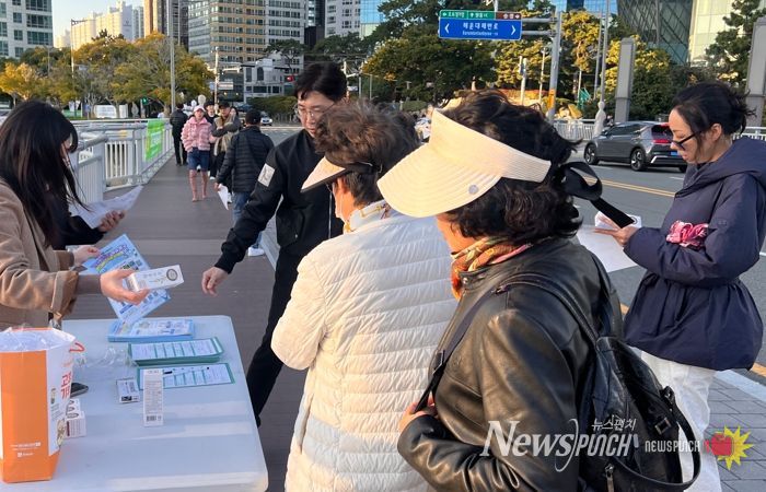 전남도, 부산 불꽃축제 현장서 고향사랑 실천 현장 홍보