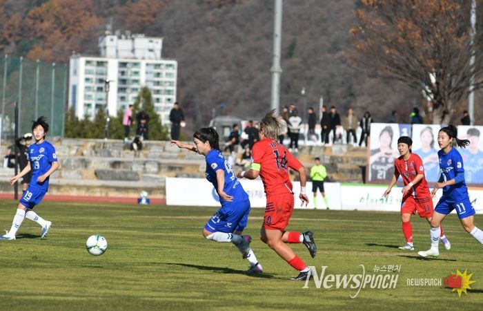 화천 KSPO가 지난 15일 화천에서 열린 2025 WK리그 챔피언 결정전 2차전에서 승리하며, 창단 11년 만에 처음으로 챔피언의 자리에 올랐다