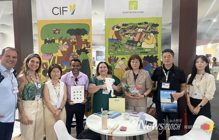 COP30 이클레이 홍보관에서 2027이클레이 세계총회 포항 개최를 홍보하고 있다.