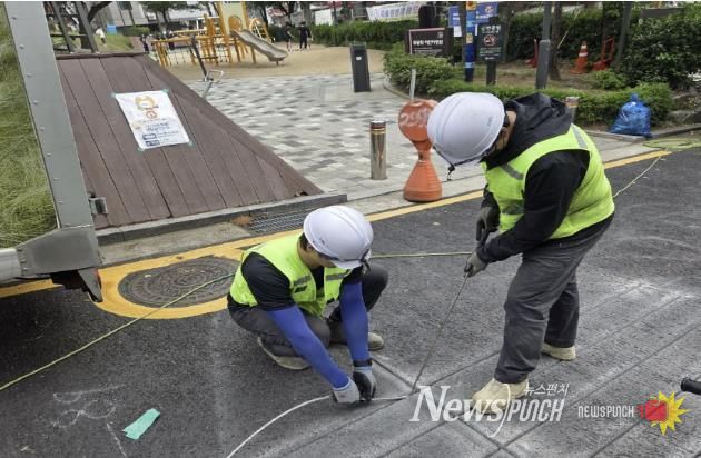 도로열선 설치 작업 모습