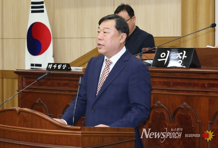 김종훈 울산동구청장은 17일 동구의회 의사당에서 가진 제232회 동구의회 제2차 정례회에서 2026년도 예산안 제출에 즈음한 시정연설을 하고 있다.