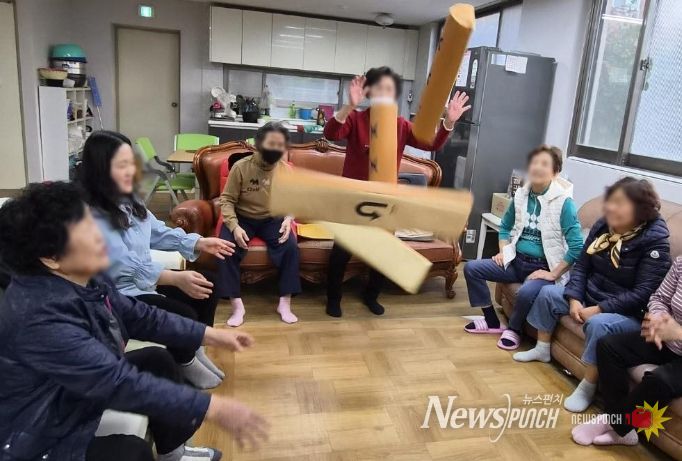 청주오창도서관, 찾아가는 어르신 독서케어