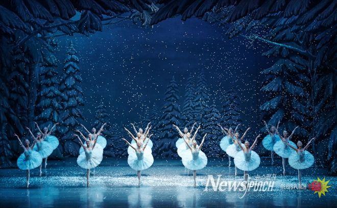 연말 공연 中 발레 <호두까기인형> 사진