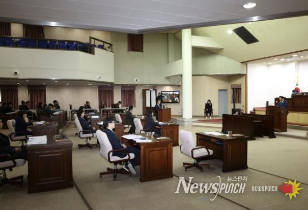 군포시의회는 11월 4일 개회한 제284회 임시회를 19일 폐회했다.