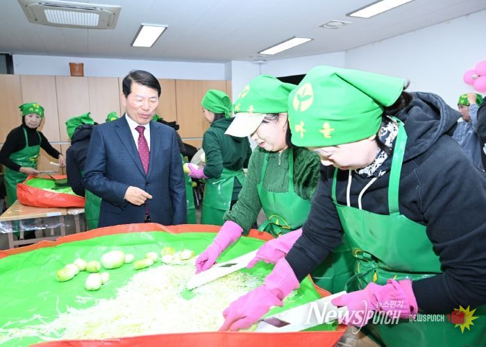 구리시 새마을문고, ‘따뜻한 겨울나기 김장 나눔’성료