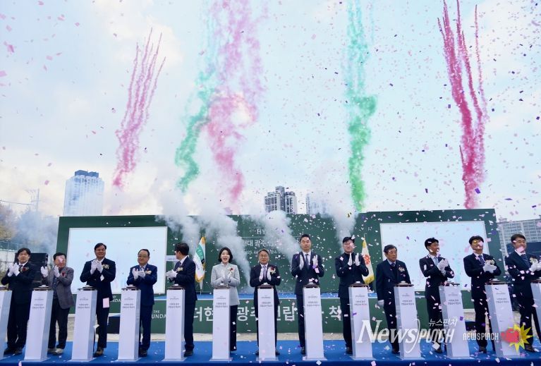 광주 최초 복합쇼핑몰 더현대광주 착공식