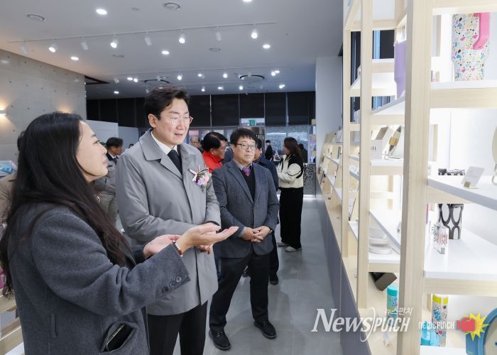 원주시, 중소기업 제품 전시판매장 개장...지역 기업 판로 확대 지원