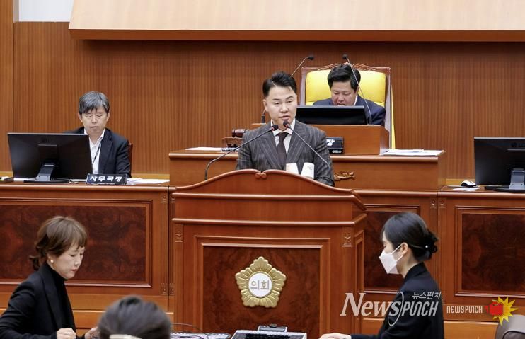 11월 17일 제348회 도봉구의회 정례회에서 시정연설 하는 오언석 도봉구청장