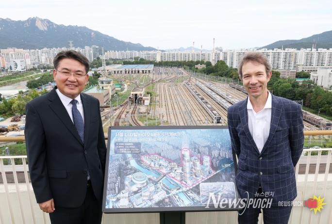 2025년 9월 노원구청 옥상)요하네스 회장과 오승록 노원구청장