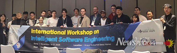 경상국립대학교 AI융합공학과와 경상국립대학교 방위산업기술융합연구소(AI융합인재교육연구단)은 11월 16일 서울 워커힐 호텔에서 AI융합 국제학술워크숍을 개최했다.