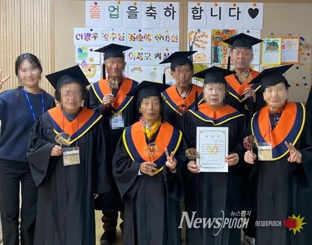 평택시 안중보건지소, 경증 치매 어르신 대상 쉼터프로그램 '기억자람학교 2기' 수료