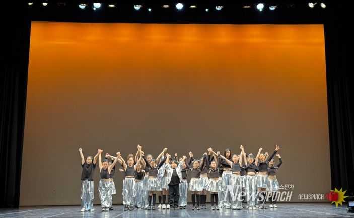 포항문화재단은 지난 22일 포항시청 대잠홀에서 열린 ‘꿈의 무용단 포항’ 창단 공연 '나의 꿈을 찾아서'를 성황리에 마무리했다.