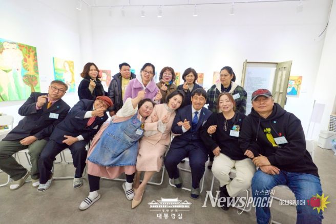 김혜경 여사, 발달장애인 작가 전시회 방문 및 차담회(대통령실)