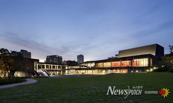 강동아트센터 전경