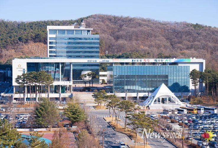 1. 천안시청 전경.