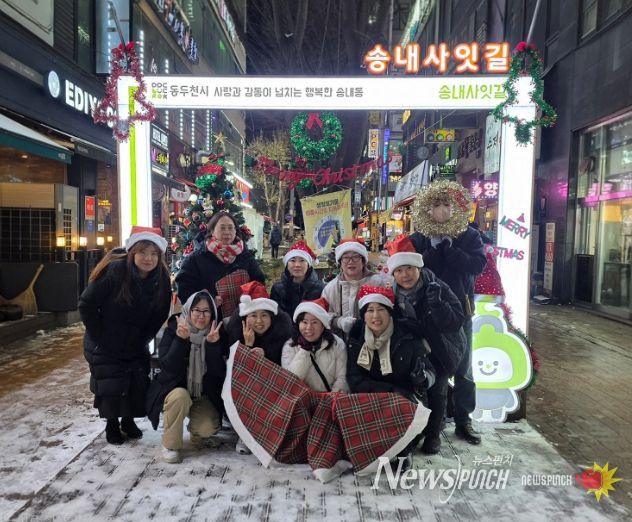 송내동 주민자치센터, 크리스마스 트리 설치로 연말 분위기 물씬