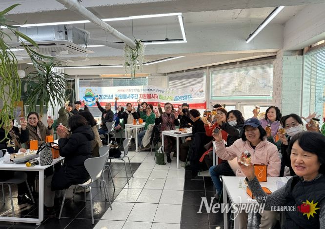 여수시는 지난 8일 연간 100시간 이상 활동한 우수 자원봉사자 50명을 대상으로 ‘2025 자원봉사주간 힐링캠프’ 프로그램을 운영했다.