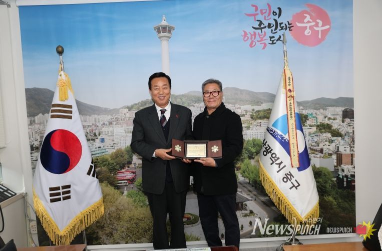 부산 중구, (사)중구전통시장연합회 三多사업 추진 감사패 수여 및 이웃돕기 성품 기탁식 개최