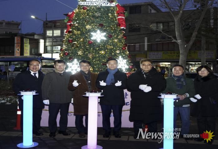 성북구는 5일 성탄트리 점등식을 개최했다