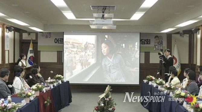 어르신 AI 추억 영상 발표회 사진