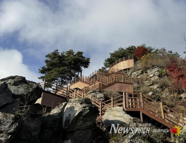 포천시, 왕방산(관모봉) 나무 계단 설치 완료