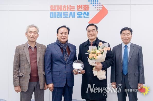 오산시, 대한노인회 오산시지회 신건호 회장 ‘1일 명예시장’ 위촉