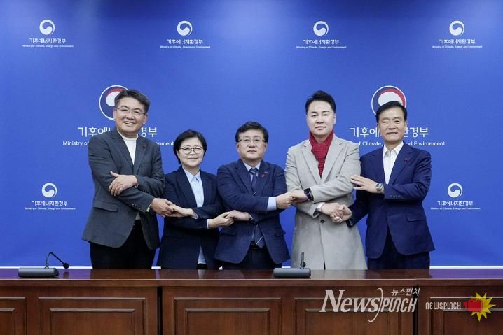 오언석 도봉구청장은 지난 12월 9일 기후에너지환경부 한강홍수통제소에서 열린 ‘기후부-동북4구 간담회’에 참석해 도봉구 주요 현안에 대한 기후부의 적극적인 협조를 요청했다. 사진은 참석자 단체 사진