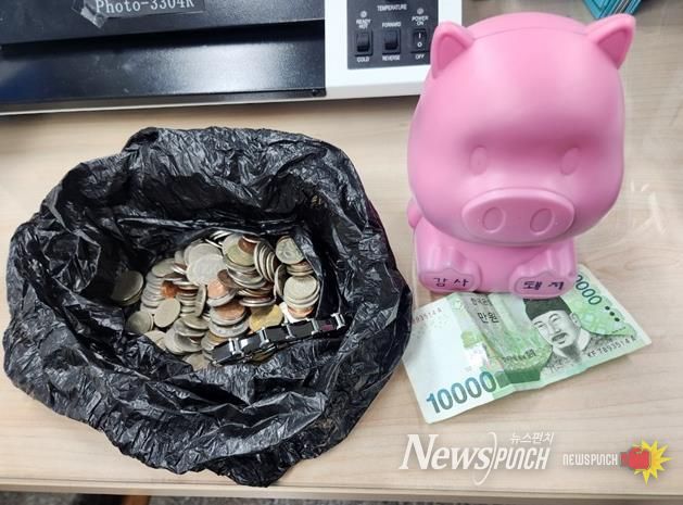 파주시 금촌1동에 전해진 익명의 돼지저금통 기부