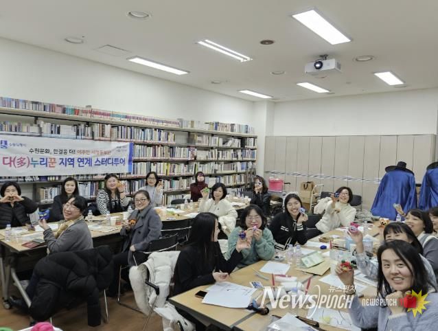 이주민시정홍보단 ‘다누리꾼’이 지역연계 스터디투어에 참여하고 있다.