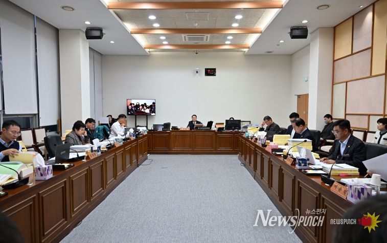 완주군의회 예결특위, 2026년도 예산안 본격 심의
